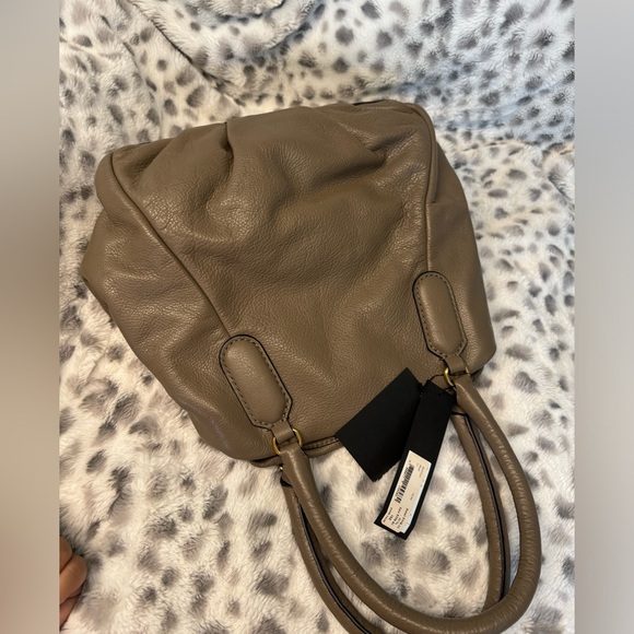 Marc Jacobs Q Fran Puma Taupe Italian Leather LG Shoulder Tote Bag - Picture 5 of 14